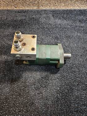 104-5107-006 Char-lynn Danfoss Hydraulic Motor For Parts Only/ Not Working