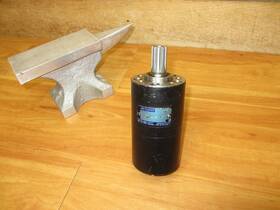 129-0014-002 Char-lynn Eaton New Hydraulic Motor Danfoss