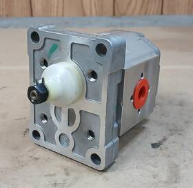 8bn01bam1c2c2nnnn Danfoss 121.12.065.00 Skm1nn/3 8bn01bam1c2c2nnnn/nnnnn Hydraulic Gear Motor