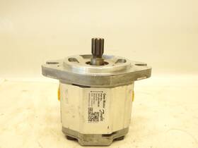 121.20.098.00 Danfoss New Oem Hydraulic Gear Motor Gr2 Bidirect Fixed Displ Snm