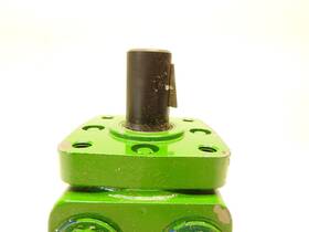 Axe72729 John Deere New Oem Straw Spreader Hydraulic Motor