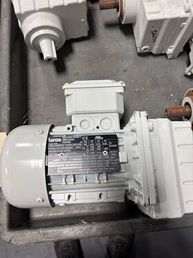 Mdemaxx063-42c0u Lenze New No Box Gst04-1m Vcr 063c42 Geared Inverter Duty Motor