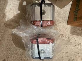 2.5pb19d-r64-r Salami Hydraulic Gear Pump 613874622 Intermediate Tandem Sect