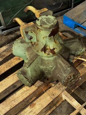 St-115184 Staffa / Kawasaki Mst-1742 Radial Piston Hydraulic Motor
