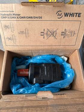 74864gt White Hydraulic Motor Flange Mounted Turntable Roller Terex 18kg