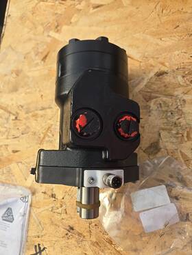 27762 White Drive Products Hydraulic Motor 1 Inch X 1-3/4 Keyed Shaft 2-bolt Mount With Speed Sensor