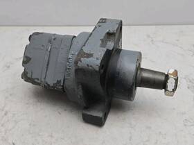 Hb013998 White Drive Hydraulic Motor Used See Pictures For Details