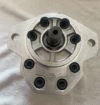Hydraulic Gear Motor Sauer Sunstrand SNM3-33-C107-E Sae B 7/8" Shaft. Fixed Price $100.00.