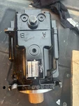 Danfoss 90MF055NCONBNOS Hydraulic Pump/motor. Fixed Price $1200.00.