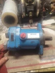 Vickers Hydraulic Motor MFB10FUY31. Fixed Price $800.00.
