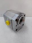 121.20.149.00 Danfoss/turolla Gear Motor SNM2NN-/-011-B-N-03-CA-M4-E5-E5. Fixed Price $450.00.