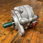 New Parker D09AA1A-KB Fixed Displacement Aluminum Gear Pump, Nib, Old Stock. Fixed Price $359.99.