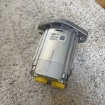 New Parker Fixed Displacement Bidirectional Hydraulic Pump Gear Motor Sae Mint!. Fixed Price $399.99.