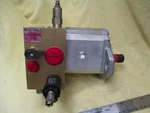 Eaton Vickers Mcd 7810 Valve And 500AD00033A Pump, New, Bs. Fixed Price $410.00.